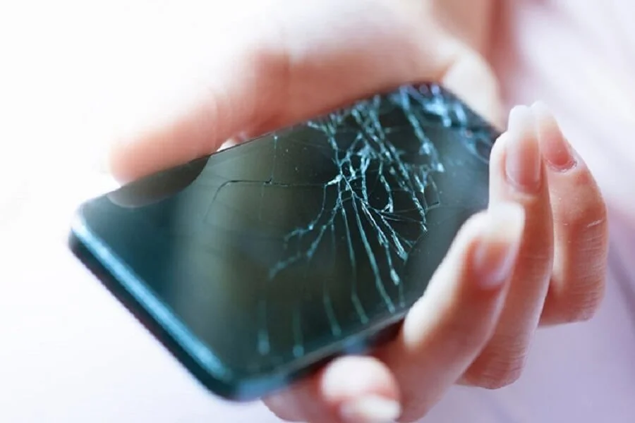 Écran de téléphone cassé : conseils et astuces pour le réparer